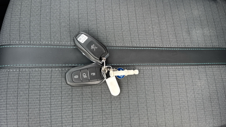 Peugeot 208 1.2 PureTech 100 Allure Premium + 5dr Petrol Hatchback